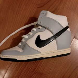 Women’s  sky hi dunk Nike